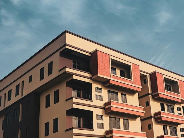 Flats & Apartments: real photo in Maroko, Lagos
